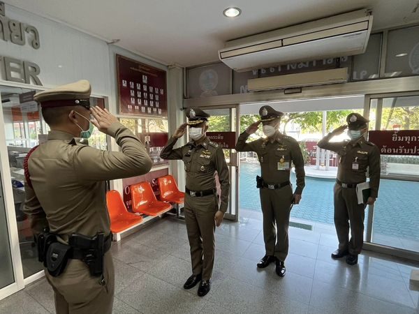 พล.ต.ท.ไตรรงค์ ผิวพรรณ ผบช.กมค.เดินทางมาตรวจเยื่ยม ศูนย์ไกล่เกลี่ยข้อพิพาทภาคประชาชนประจสถานีตำรวจนครบาลพญาไท